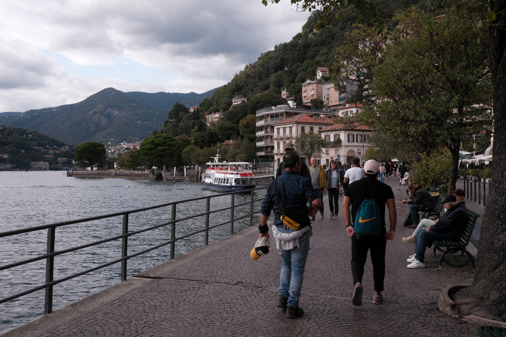 Sidewalk along the southern shores of Lake Como