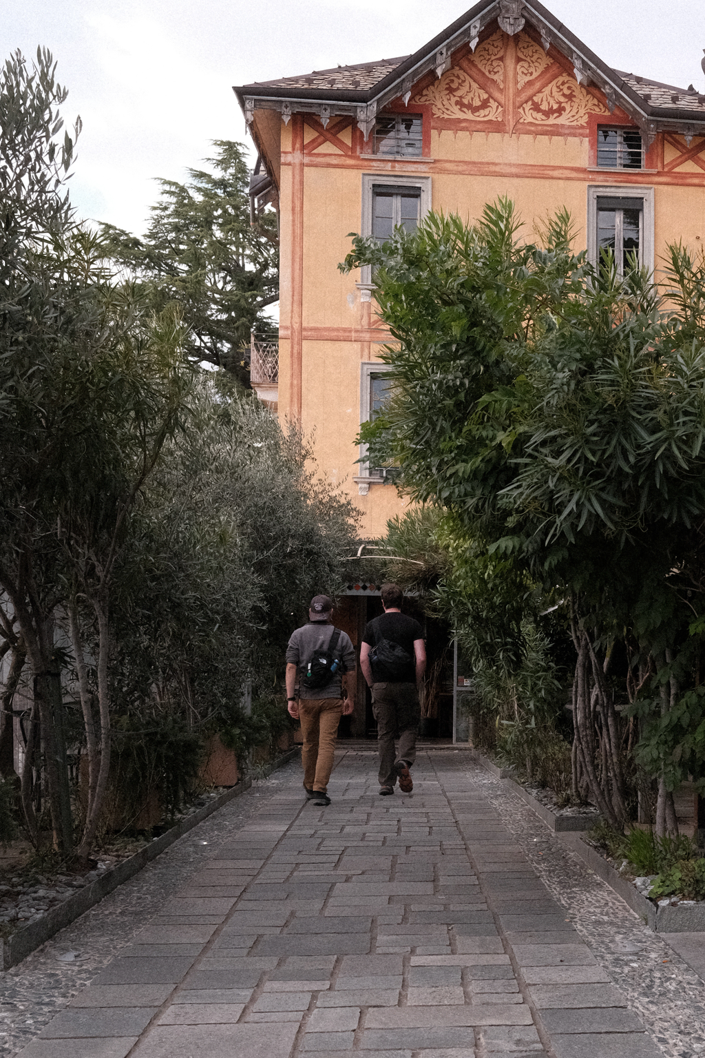 Nick & Tim headed into the Bellavista bar