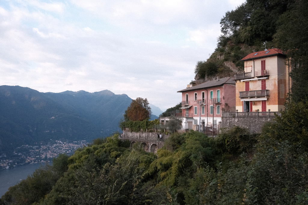 A bed and breakfast perched on a hill of Brunate