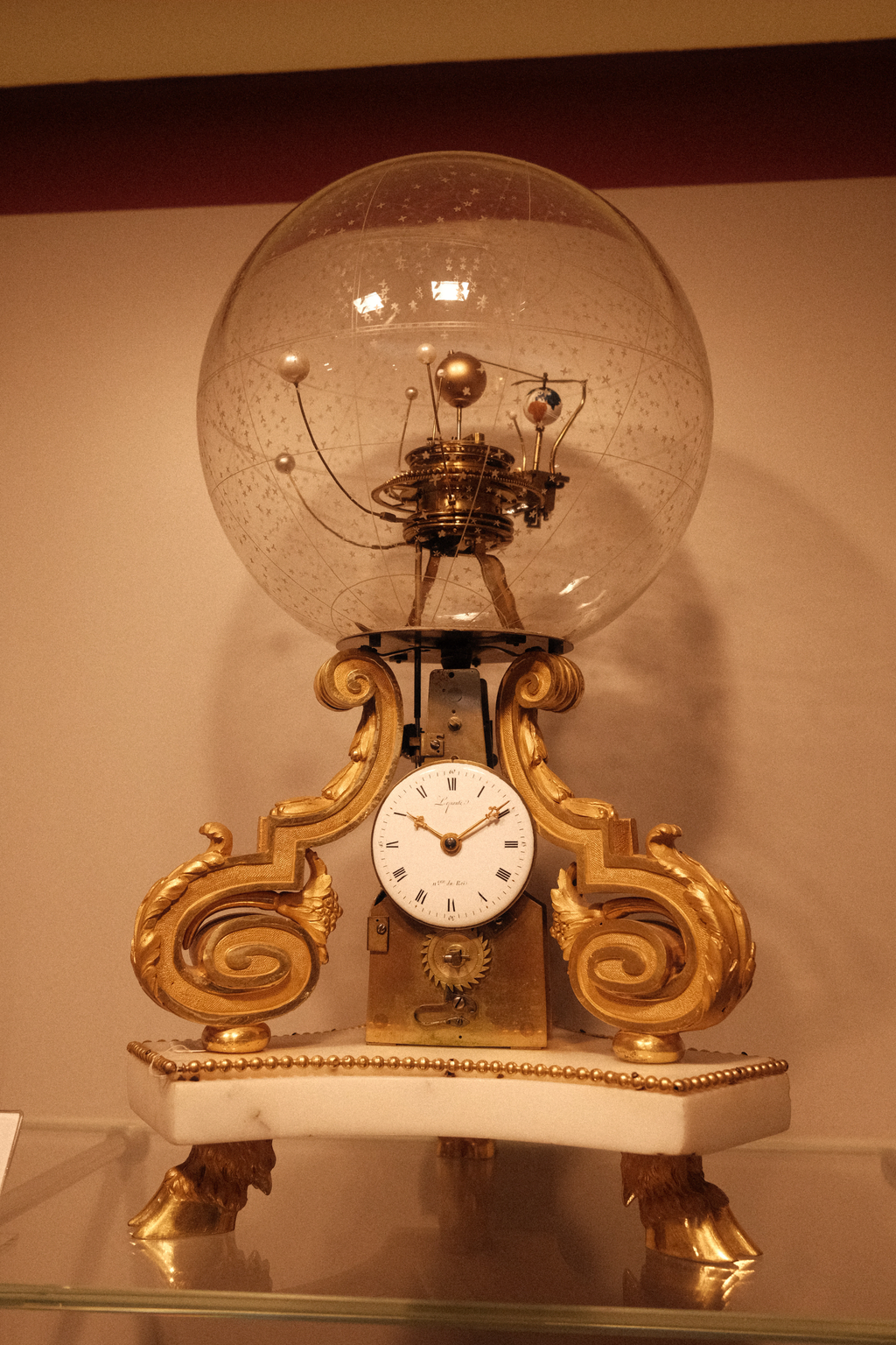 A clock designed to model stellar bodies moving