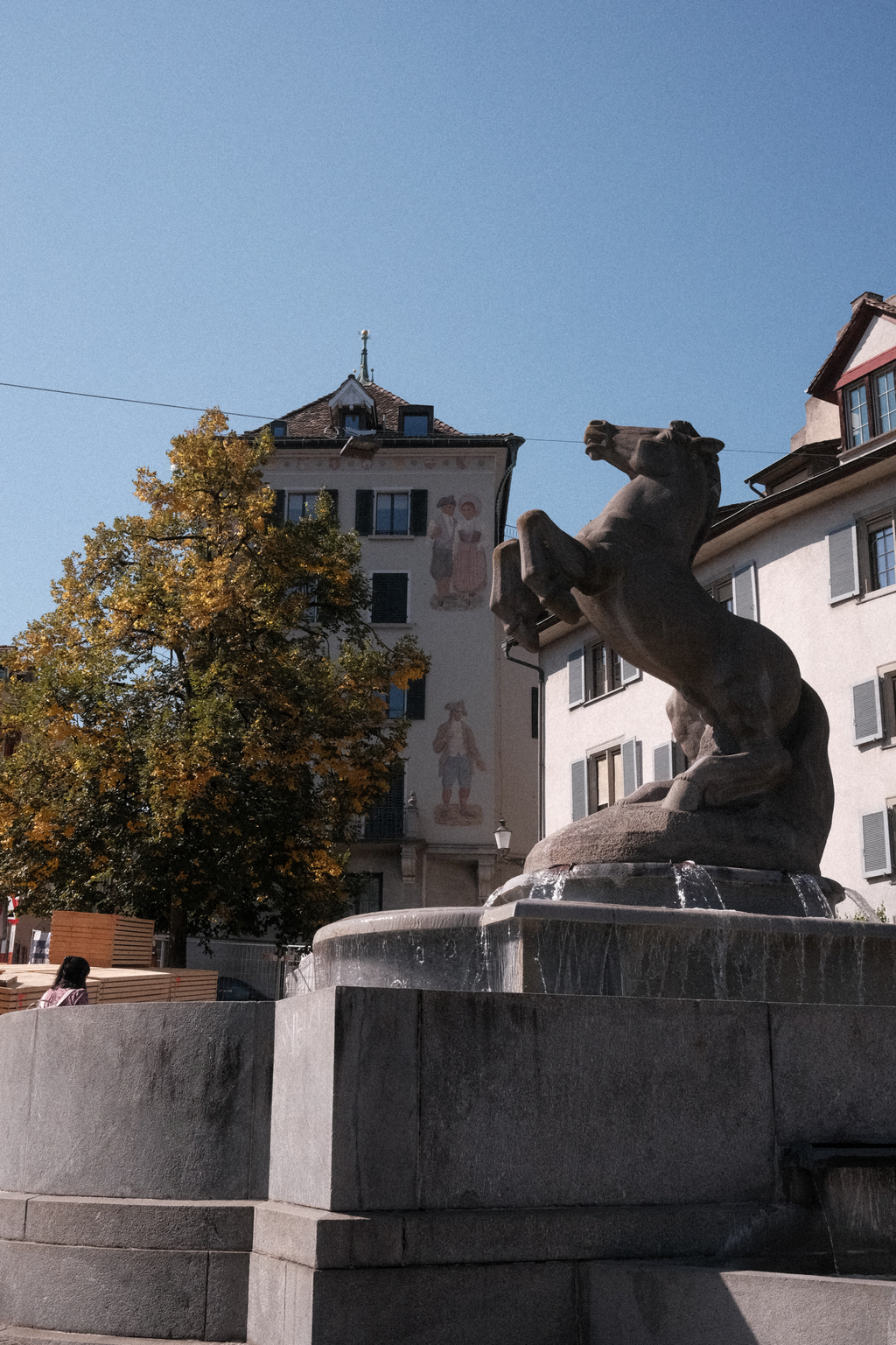 Manessebrunnen, a horse statue-clad drinking fountain